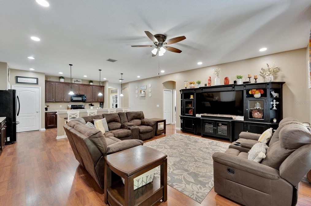 2207 Via Napoli St, Plant City FL  33566-1021 exterior