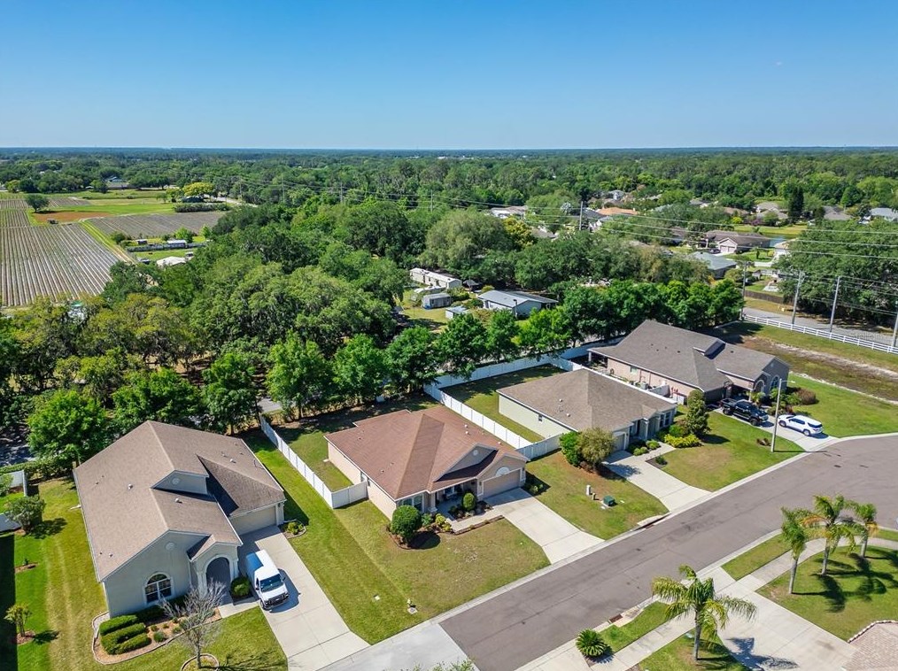 2207 Via Napoli St, Plant City FL  33566-1021 exterior