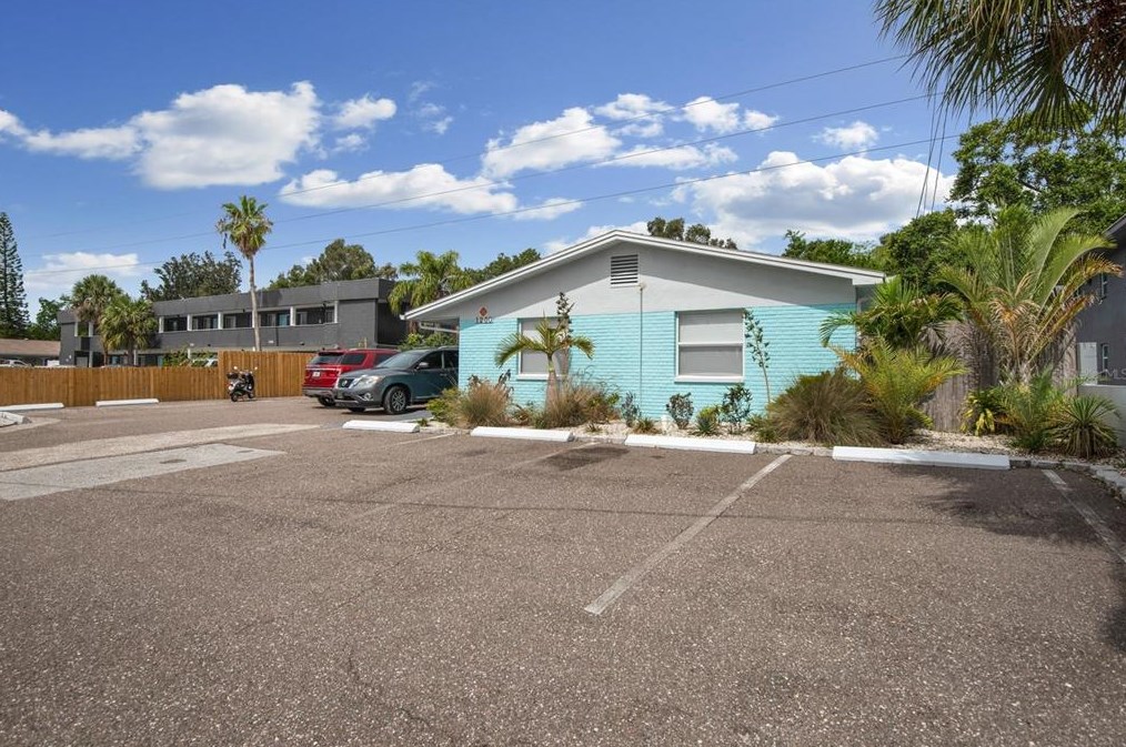 1230 70th St N #2, Saint Petersburg, FL 33710