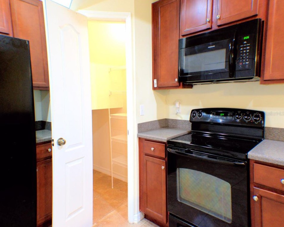 1873 Greenwood Valley Dr, Plant City FL  33563-6996 exterior