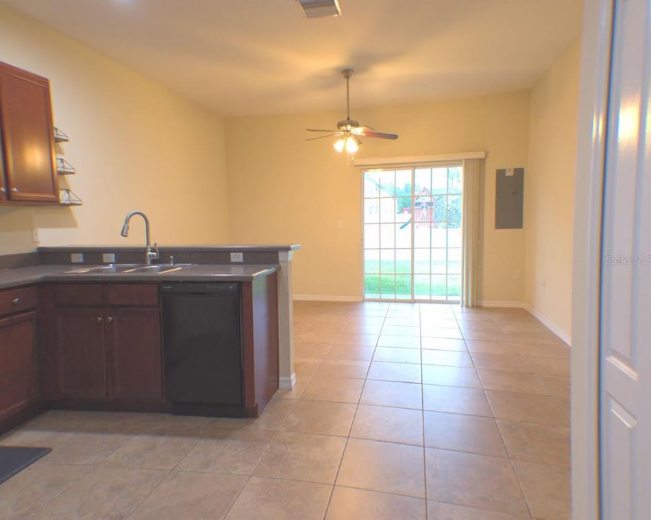 1873 Greenwood Valley Dr, Plant City FL  33563-6996 exterior