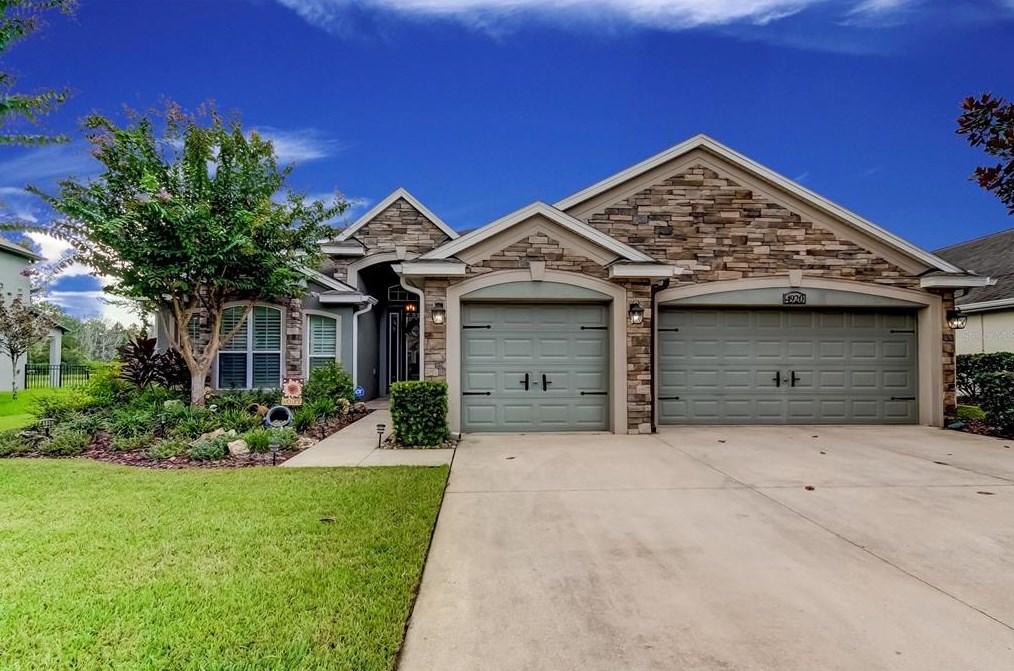 4920 Pointe O Woods Dr, Zephyrhills, FL 33543-7157