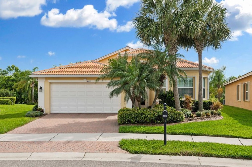 5019 Crystal Beach Dr, Wimauma, FL 33598