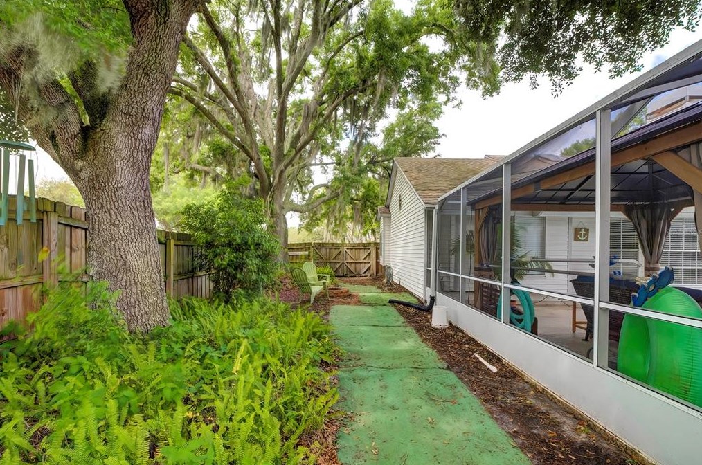 4130 Longfellow Dr, Plant City FL  33566-9526 exterior