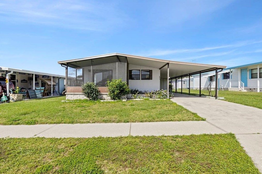 3931 Chris Dr, Zephyrhills, FL 33543