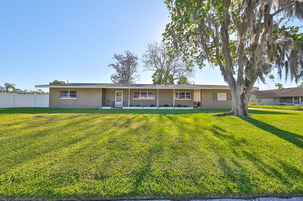 5771 Jacaranda Ave, Lakeland, FL 33809-3338