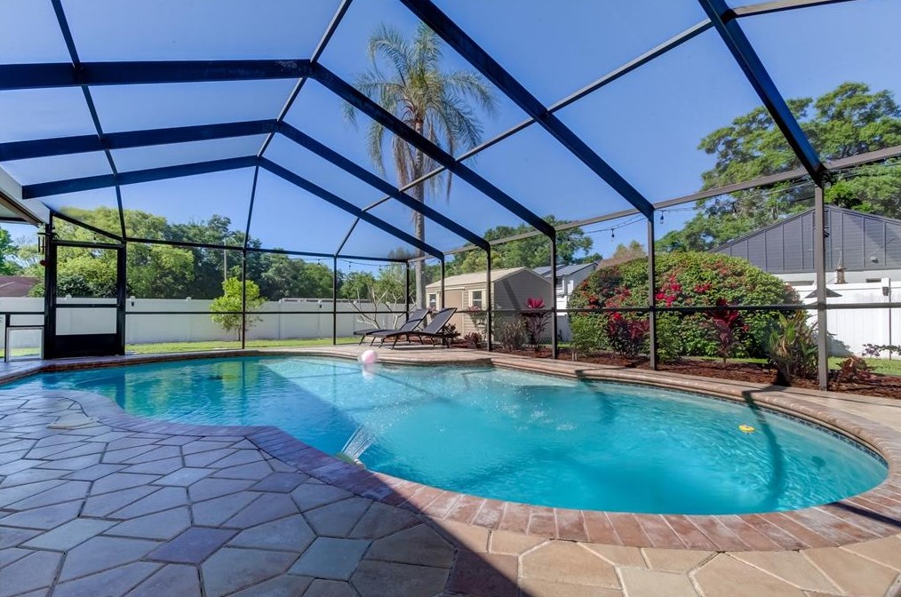 17606 Whistling Ln, Lutz, FL 33549