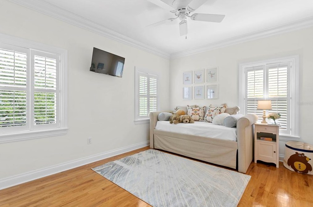 2108 Watrous Ave, Tampa FL  33606-3047 exterior