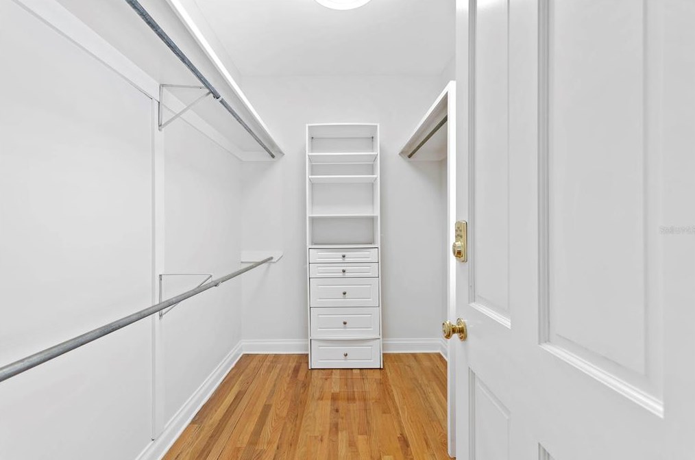 2108 Watrous Ave, Tampa FL  33606-3047 exterior