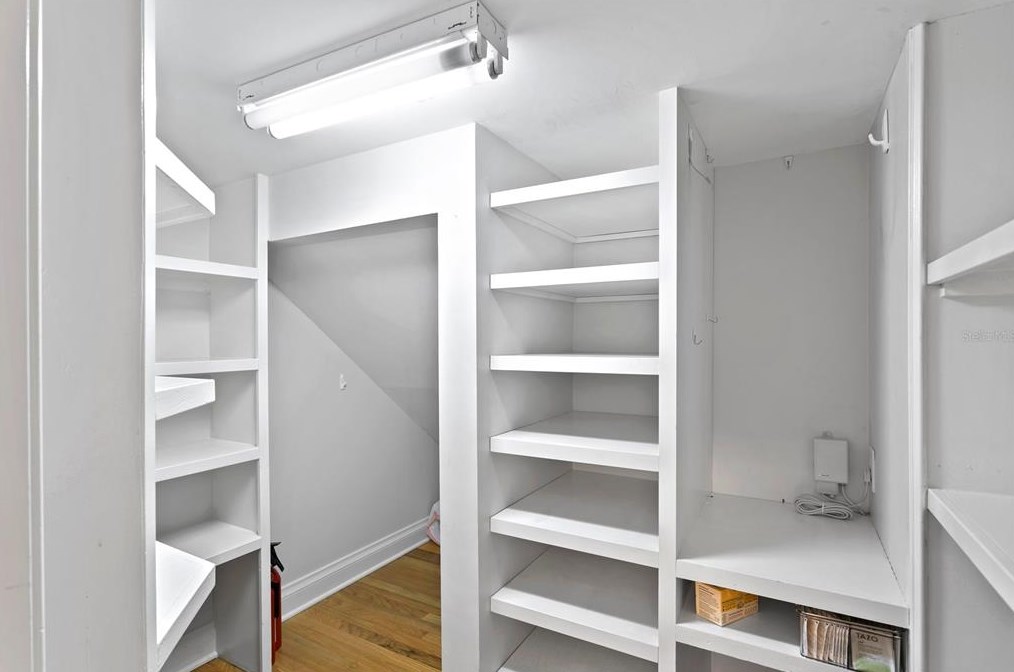 2108 Watrous Ave, Tampa FL  33606-3047 exterior