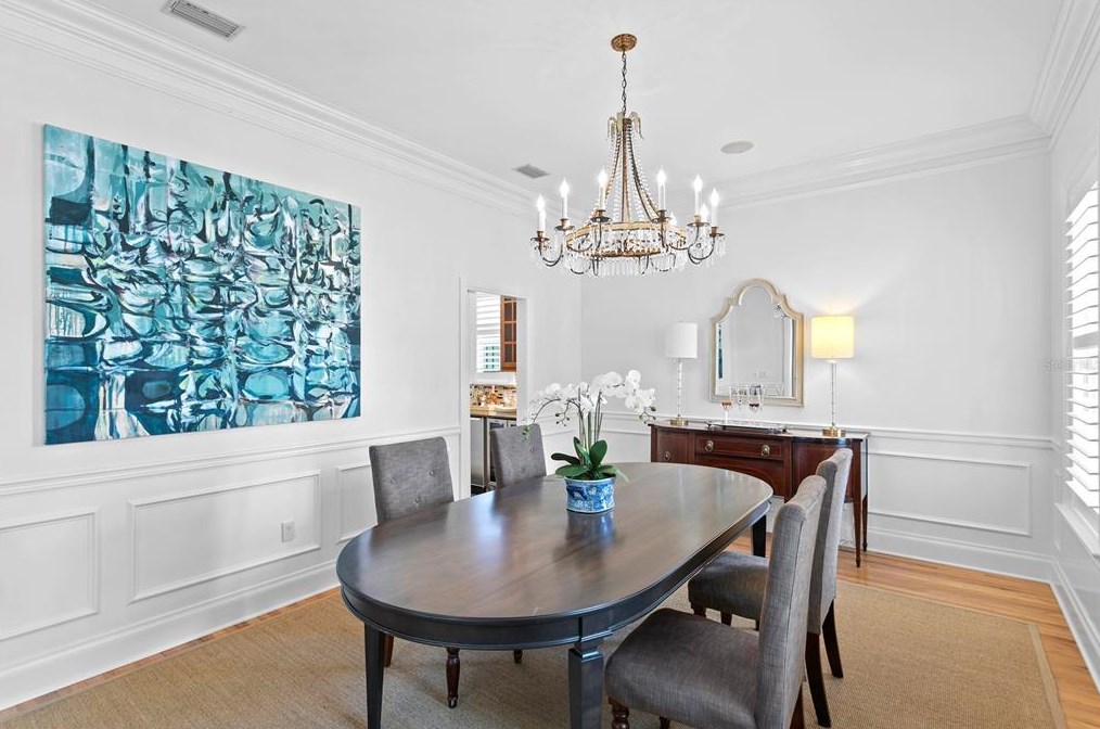 2108 Watrous Ave, Tampa FL  33606-3047 exterior