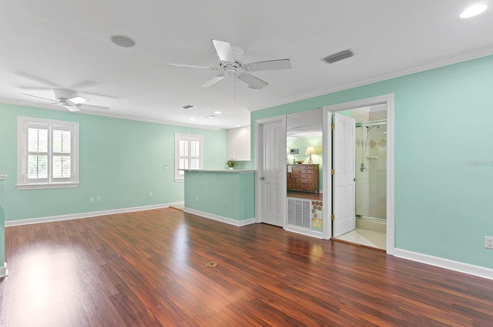 2108 Watrous Ave, Tampa FL  33606-3047 exterior