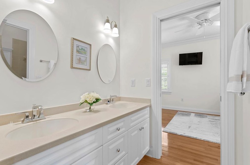 2108 Watrous Ave, Tampa FL  33606-3047 exterior