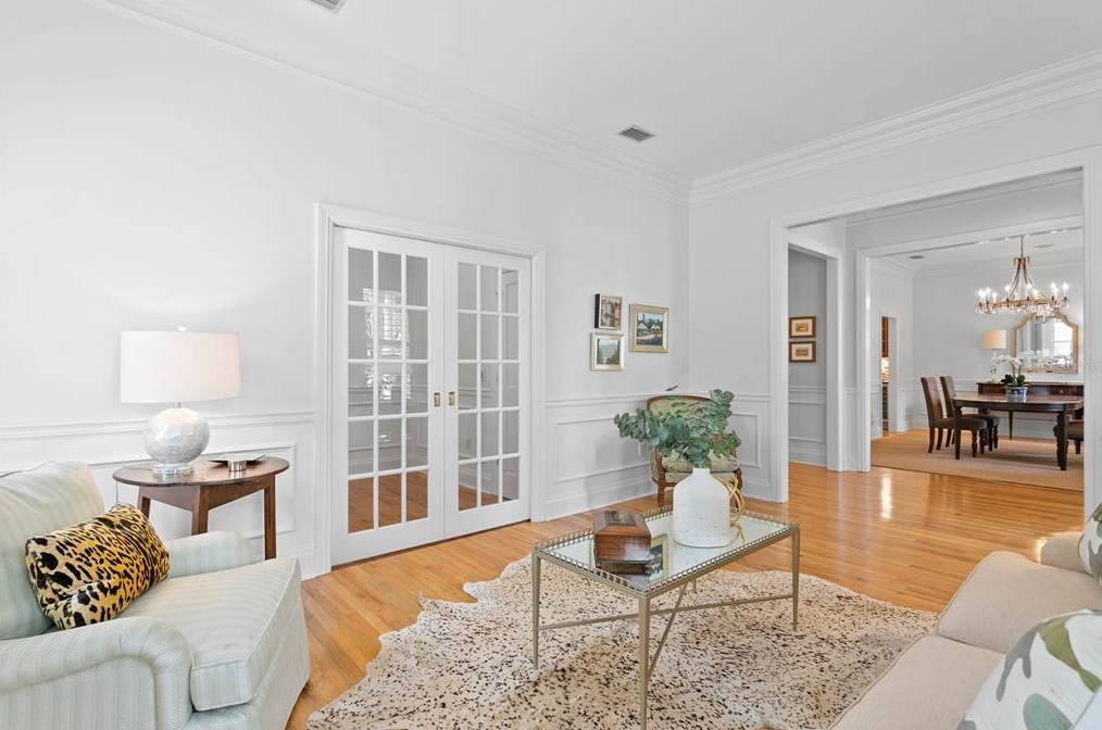 2108 Watrous Ave, Tampa FL  33606-3047 exterior