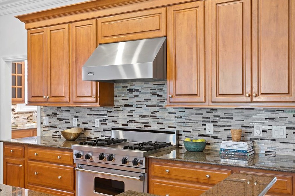 2108 Watrous Ave, Tampa FL  33606-3047 exterior