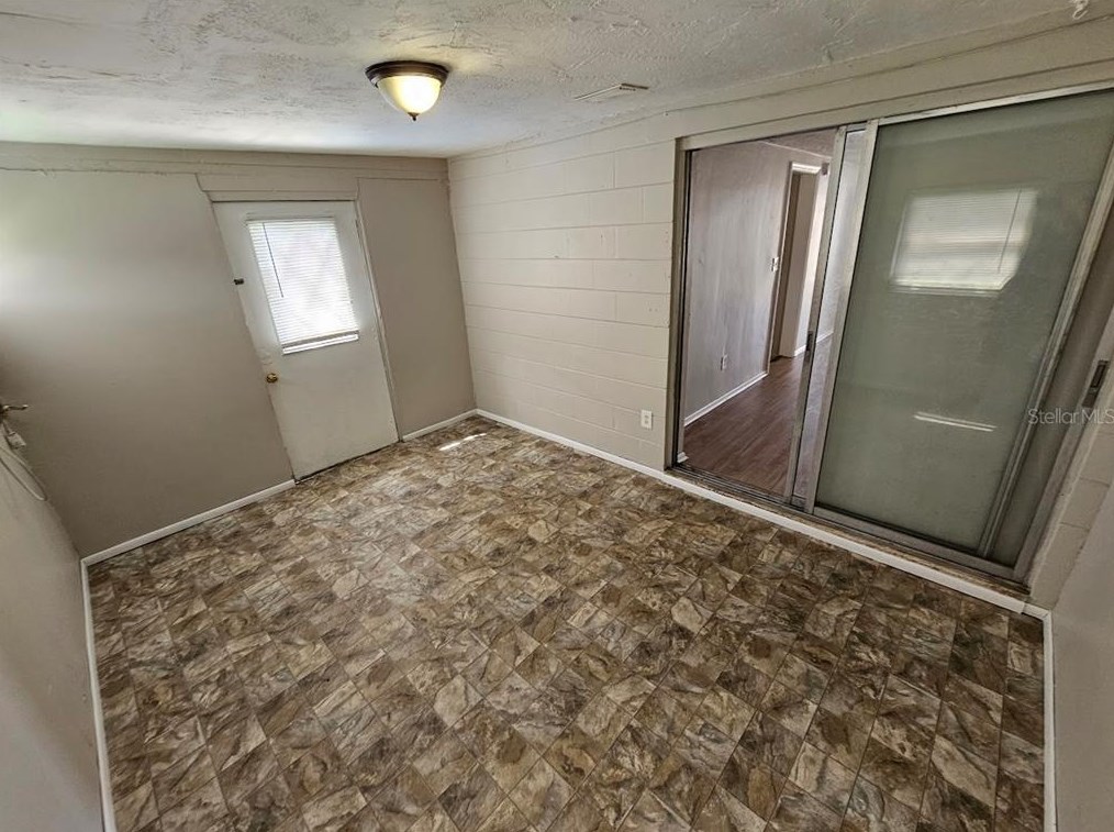 2040 Maureen Dr, Tarpon Springs FL  34690-4129 exterior