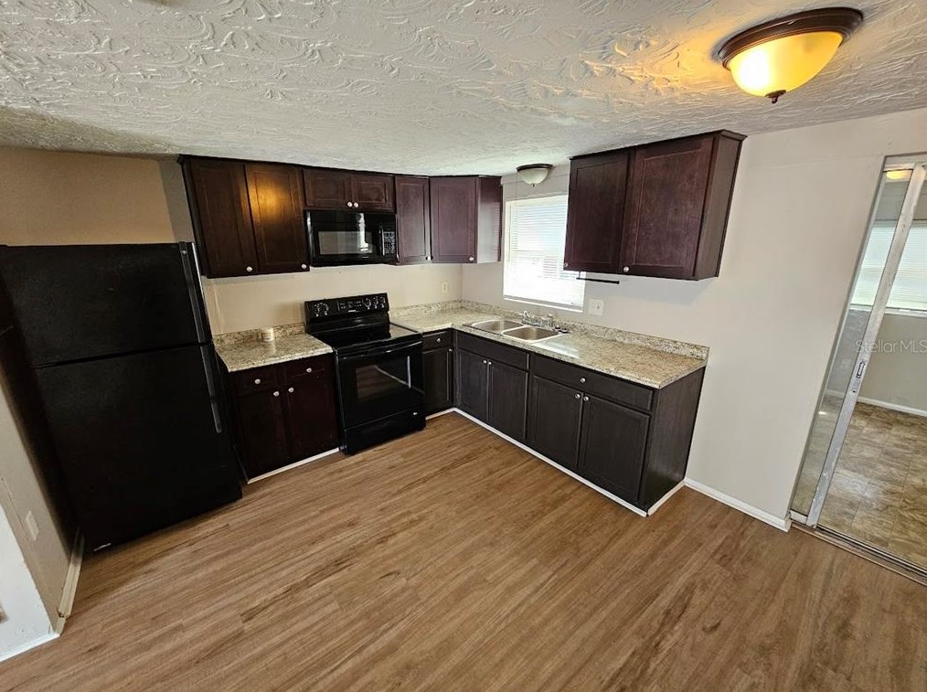 2040 Maureen Dr, Tarpon Springs FL  34690-4129 exterior