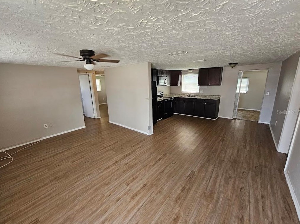 2040 Maureen Dr, Tarpon Springs, FL 34690-4129