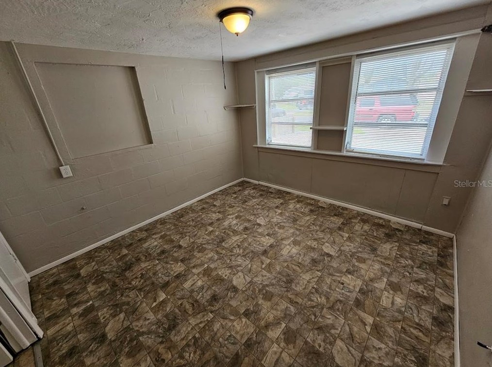 2040 Maureen Dr, Tarpon Springs FL  34690-4129 exterior