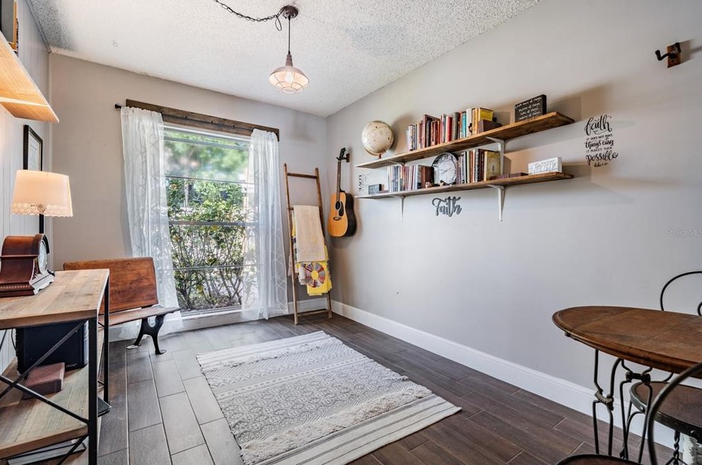 14008 Cascade Ln, Tampa, FL 33618-2212