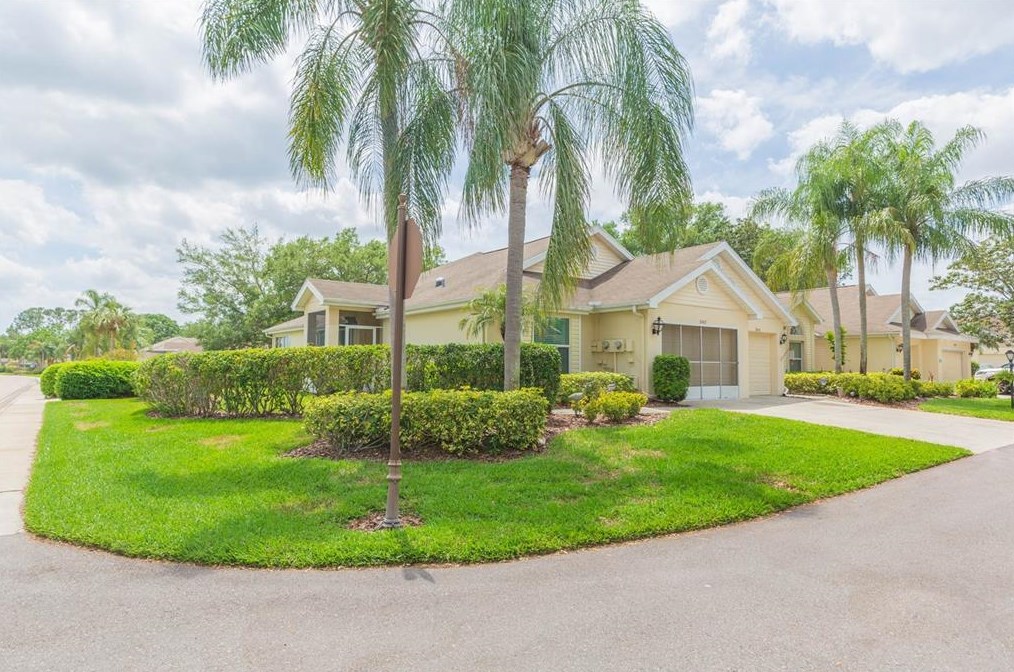 2402 Nantucket Glen Pl, Ruskin, FL 33573