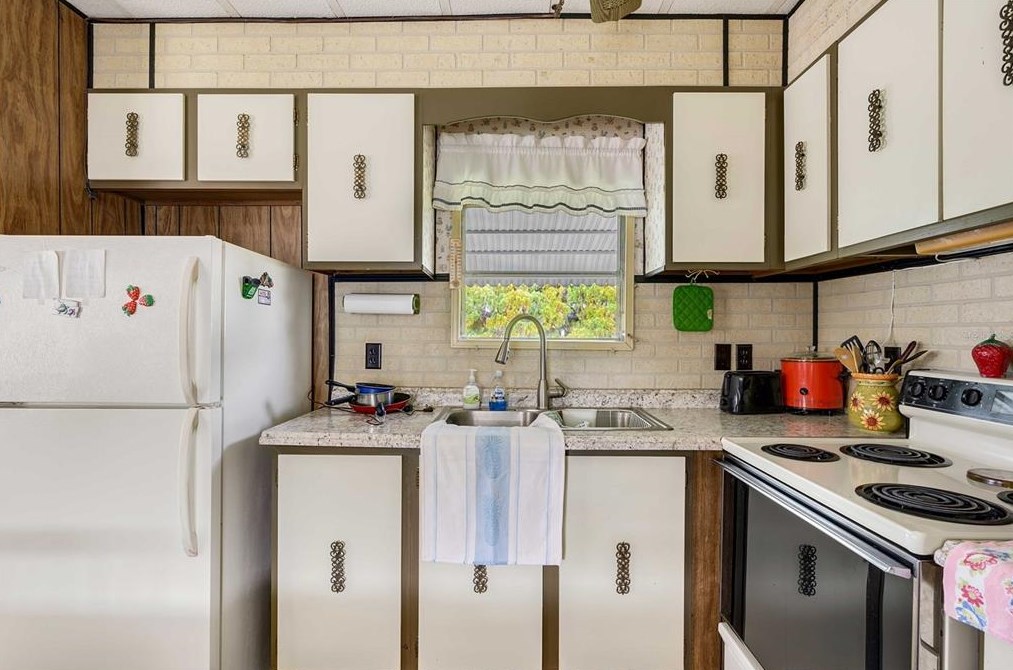 38449 Willoughby Dr, Zephyrhills FL  33540-6514 exterior