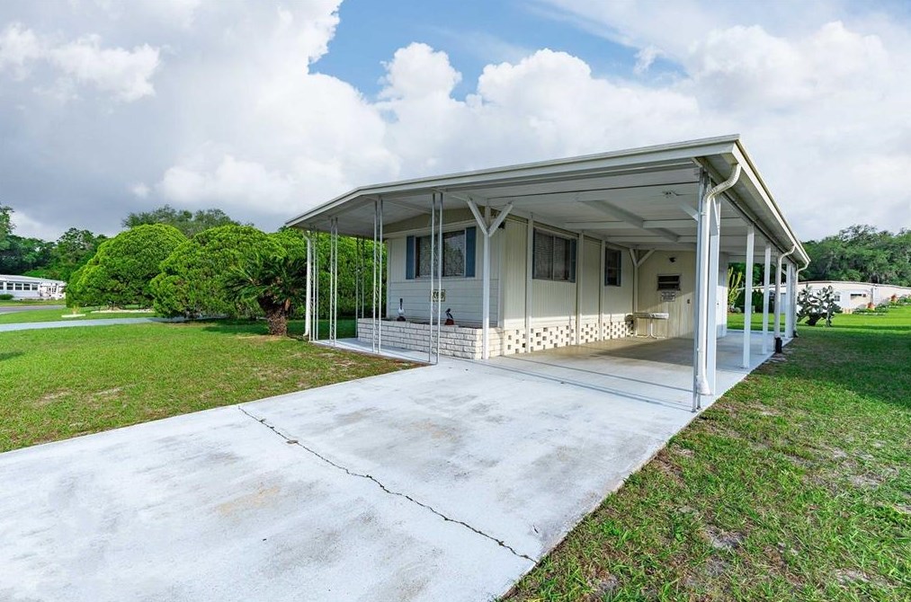 38449 Willoughby Dr, Zephyrhills, FL 33540