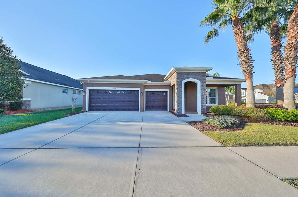 31518 Bearded Oak Dr, Zephyrhills, FL 33543-5282
