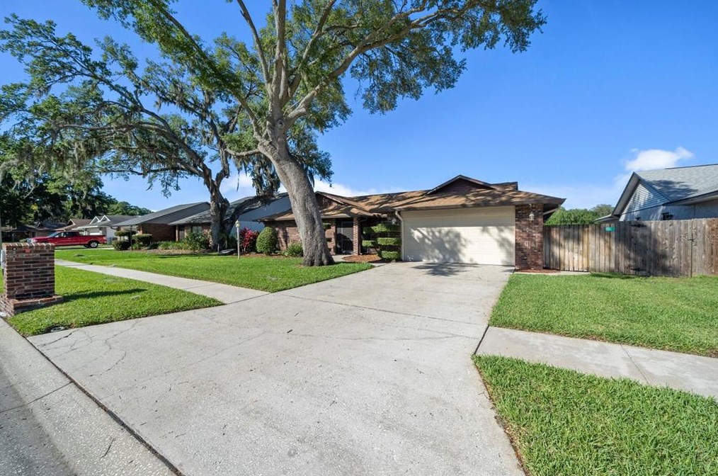 653 Timber Pond Dr, Brandon FL 33510-2937 exterior