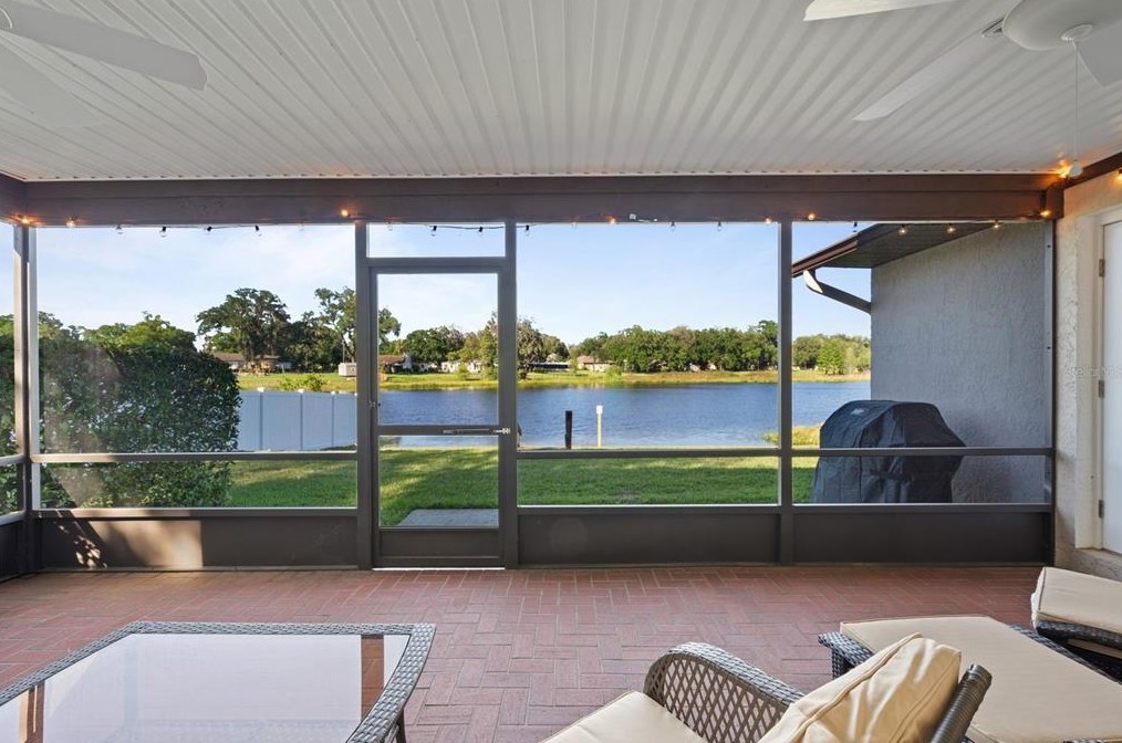 653 Timber Pond Dr, Brandon FL 33510-2937 exterior