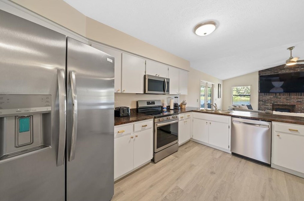 653 Timber Pond Dr, Brandon FL 33510-2937 exterior