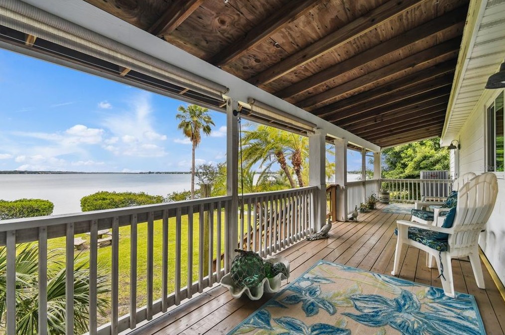 614 Shore Dr E, Oldsmar, FL 34677