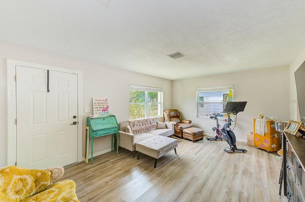2631 15th Ave, Saint Petersburg, FL 33713-5603