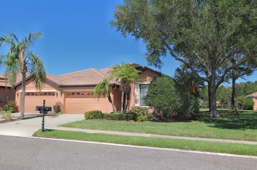 160 Shell Falls Dr, Ruskin, FL 33572
