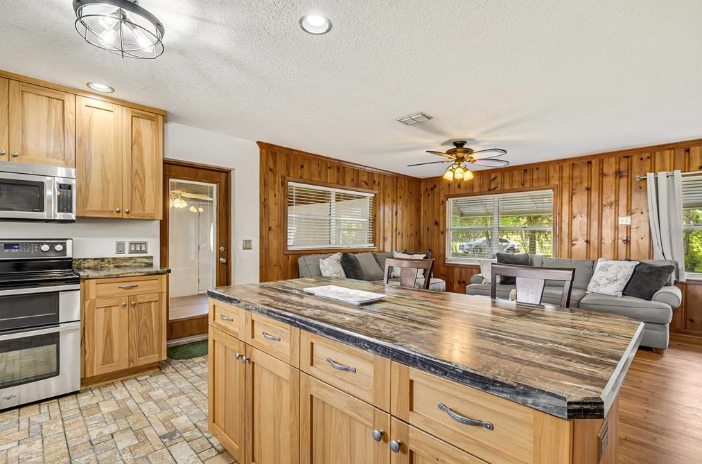 14748 Matt Barthle Rd, Dade City FL  33525-7332 exterior