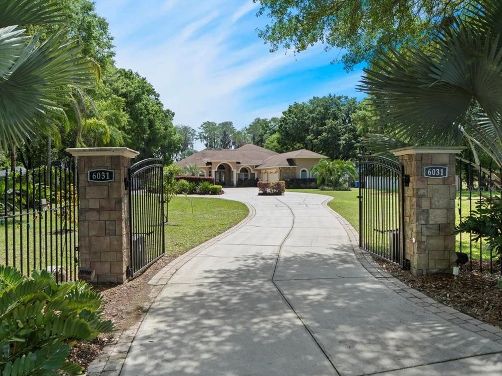 6031 Lakeside Dr, Lutz, FL 33558