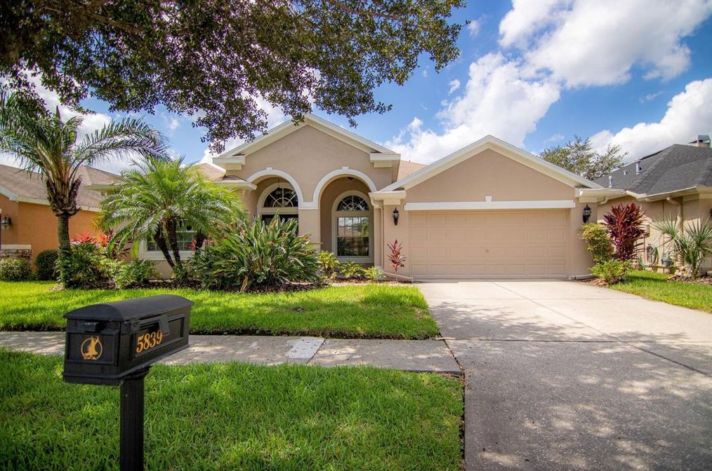 5839 Heronrise Crescent Dr, Lithia, FL 33547