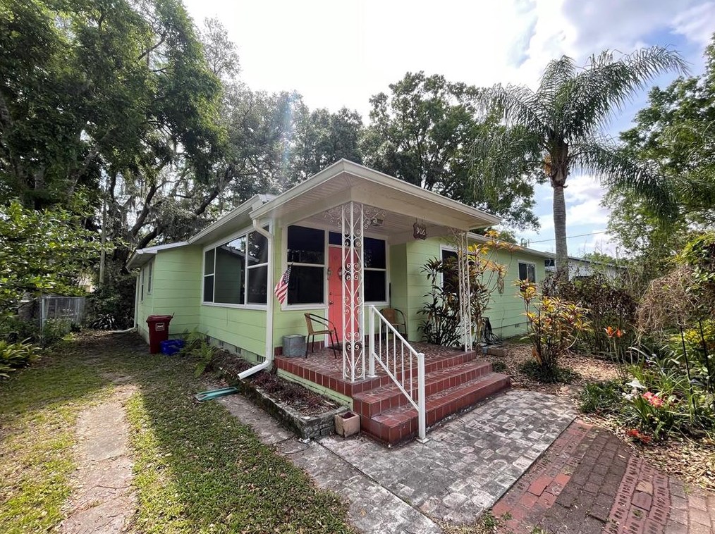906 N Merrin St, Plant City, FL 33563