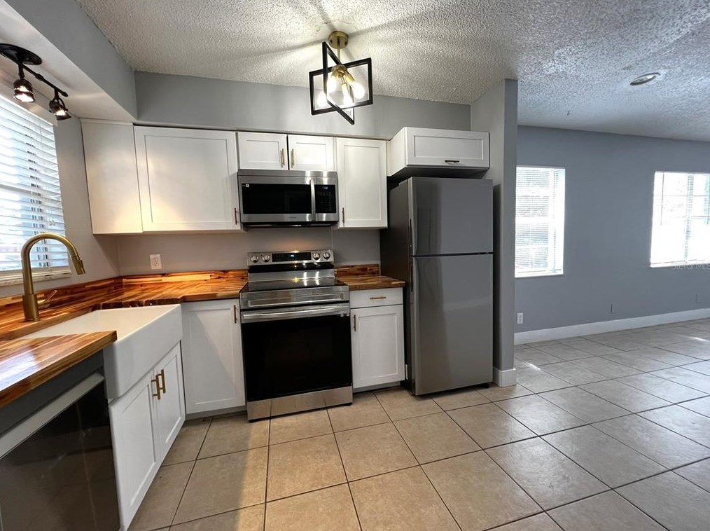 500 89th Ave N #8, Saint Petersburg, FL 33702