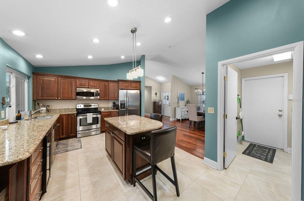 430 Cypress Creek Cir, Oldsmar FL  34677-2009 exterior