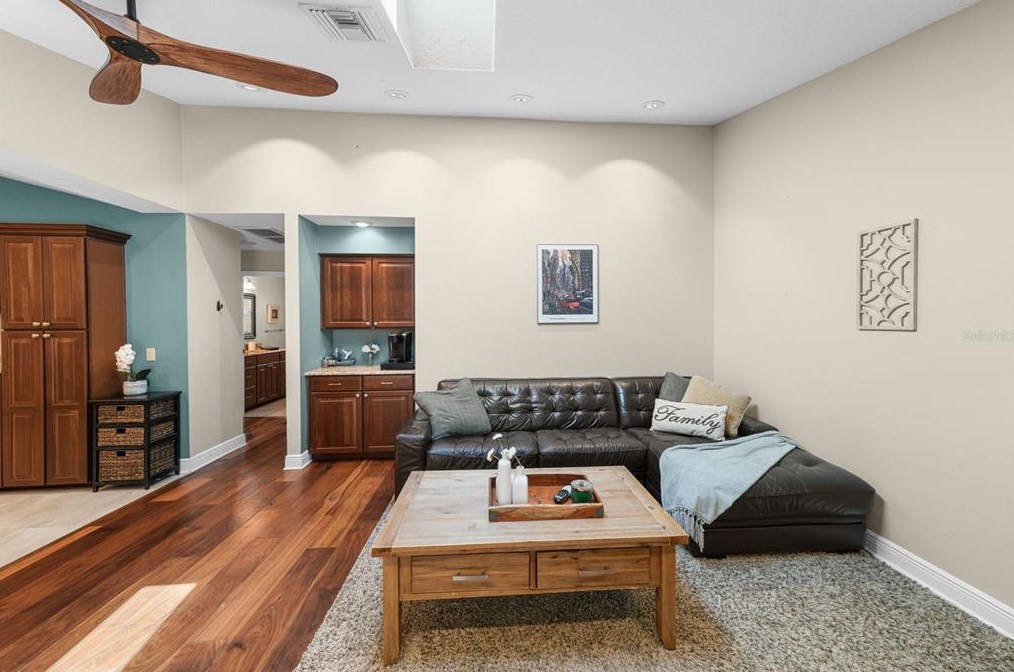 430 Cypress Creek Cir, Oldsmar FL  34677-2009 exterior