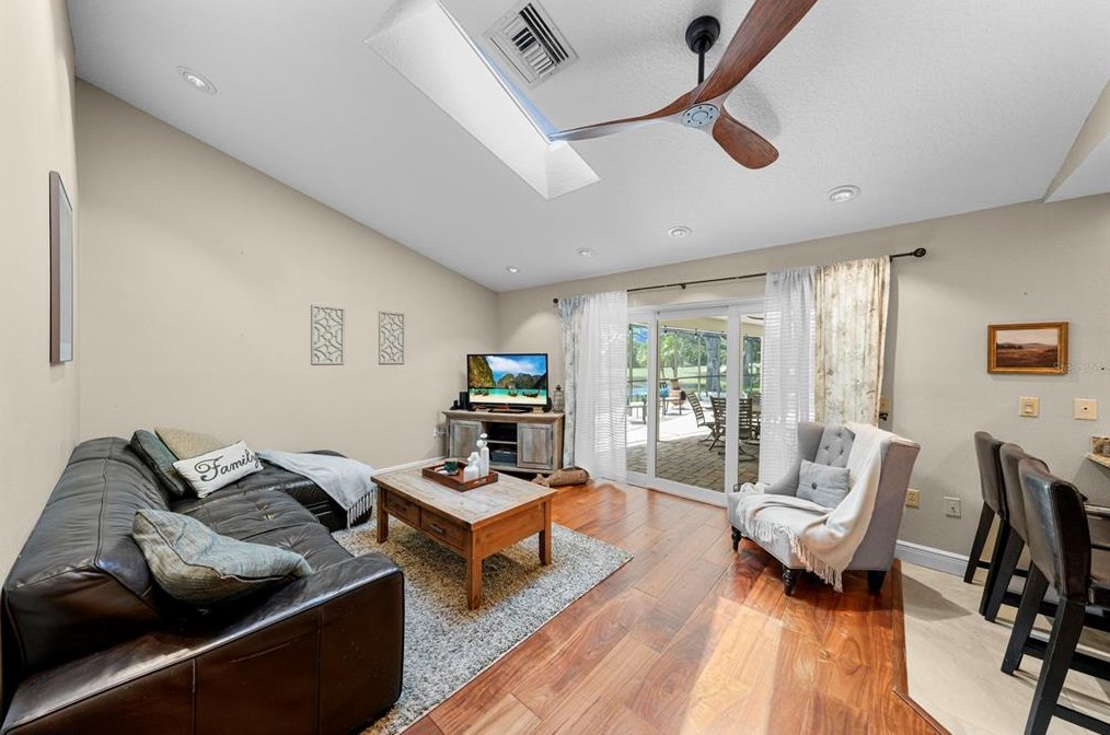 430 Cypress Creek Cir, Oldsmar FL  34677-2009 exterior