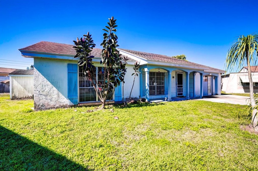 3132 Honeymoon Ln, Tarpon Springs, FL 34691
