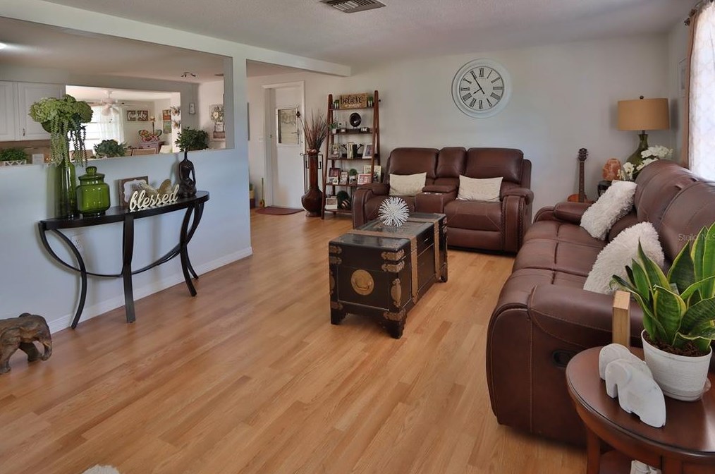 5042 Billings Dr, Tarpon Springs, FL 34690-6607