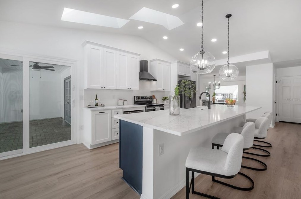 1046 Sylvia Ln, Tampa FL  33613-2007 exterior