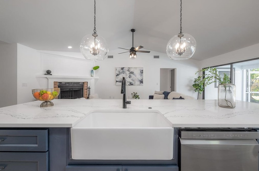 1046 Sylvia Ln, Tampa FL  33613-2007 exterior