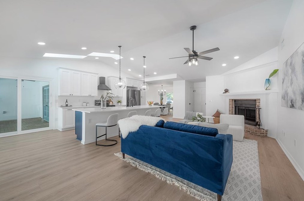 1046 Sylvia Ln, Tampa FL  33613-2007 exterior