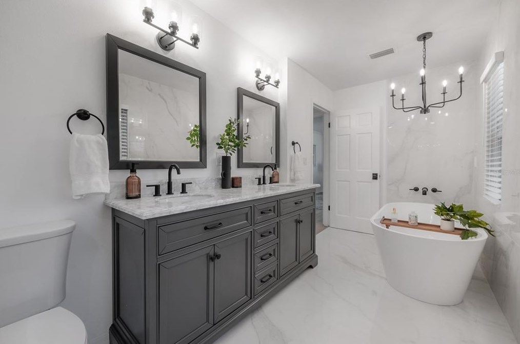 1046 Sylvia Ln, Tampa FL  33613-2007 exterior