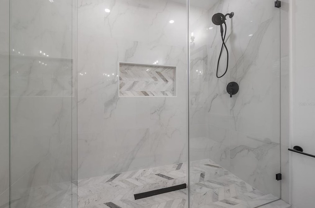 1046 Sylvia Ln, Tampa FL  33613-2007 exterior