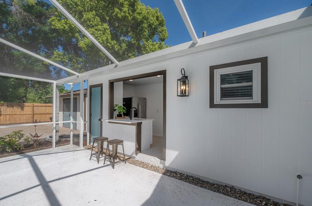 1046 Sylvia Ln, Tampa FL  33613-2007 exterior